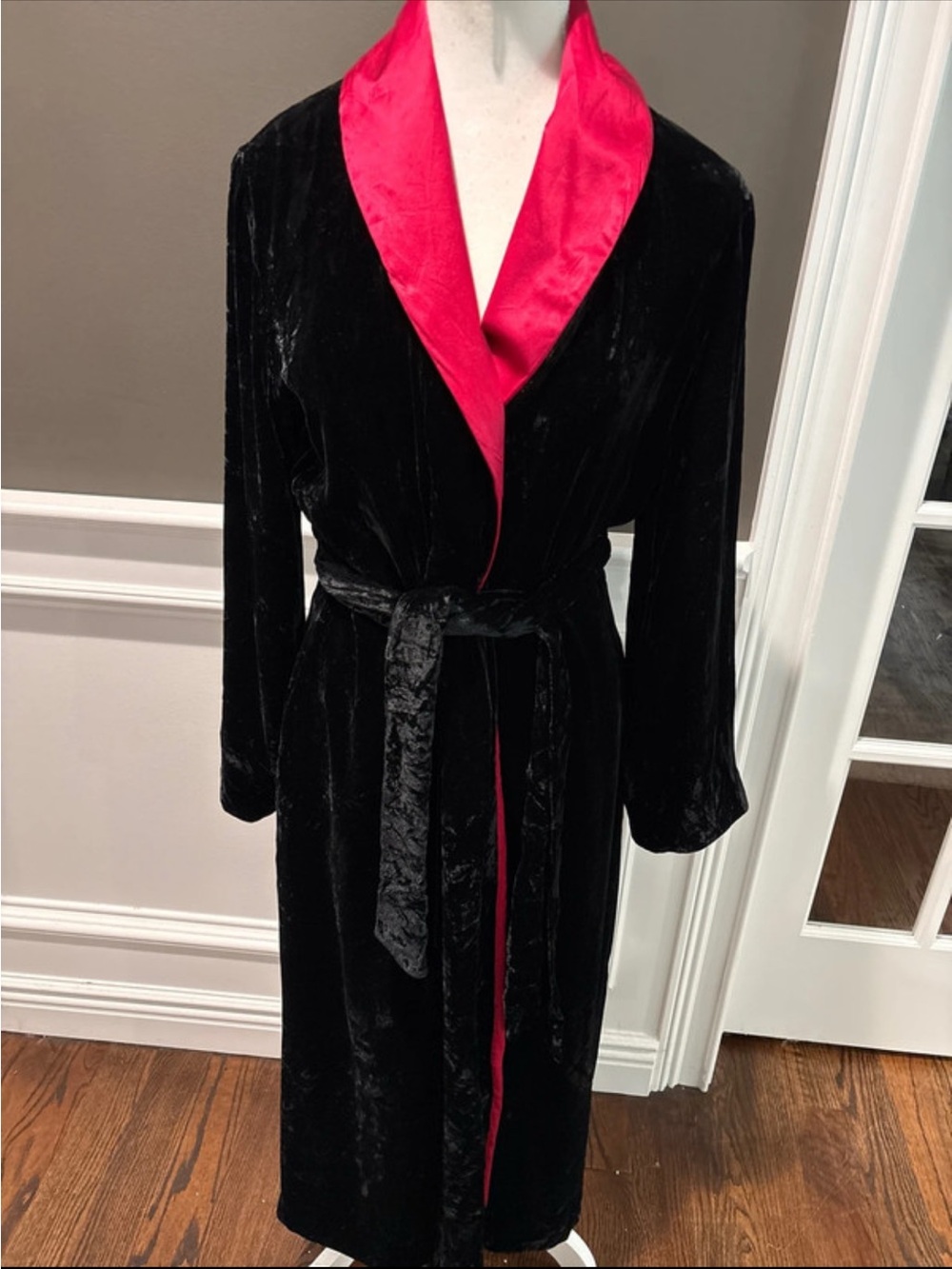 Victoria's Secret Black Velvet Robe with Hot Pink Silk Trim 2005